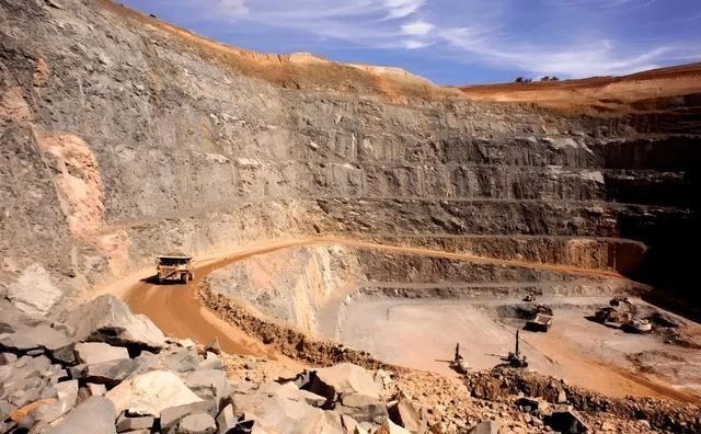 现在知道以前中国稀土为什么那么便宜了：都是从国外进口稀土矿，中国要副产品，低价格