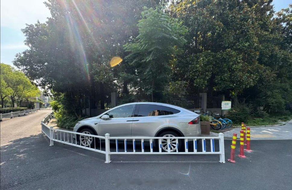 自从你乱停车之后就有了自己专属车位[捂脸哭]大v聊车​​​