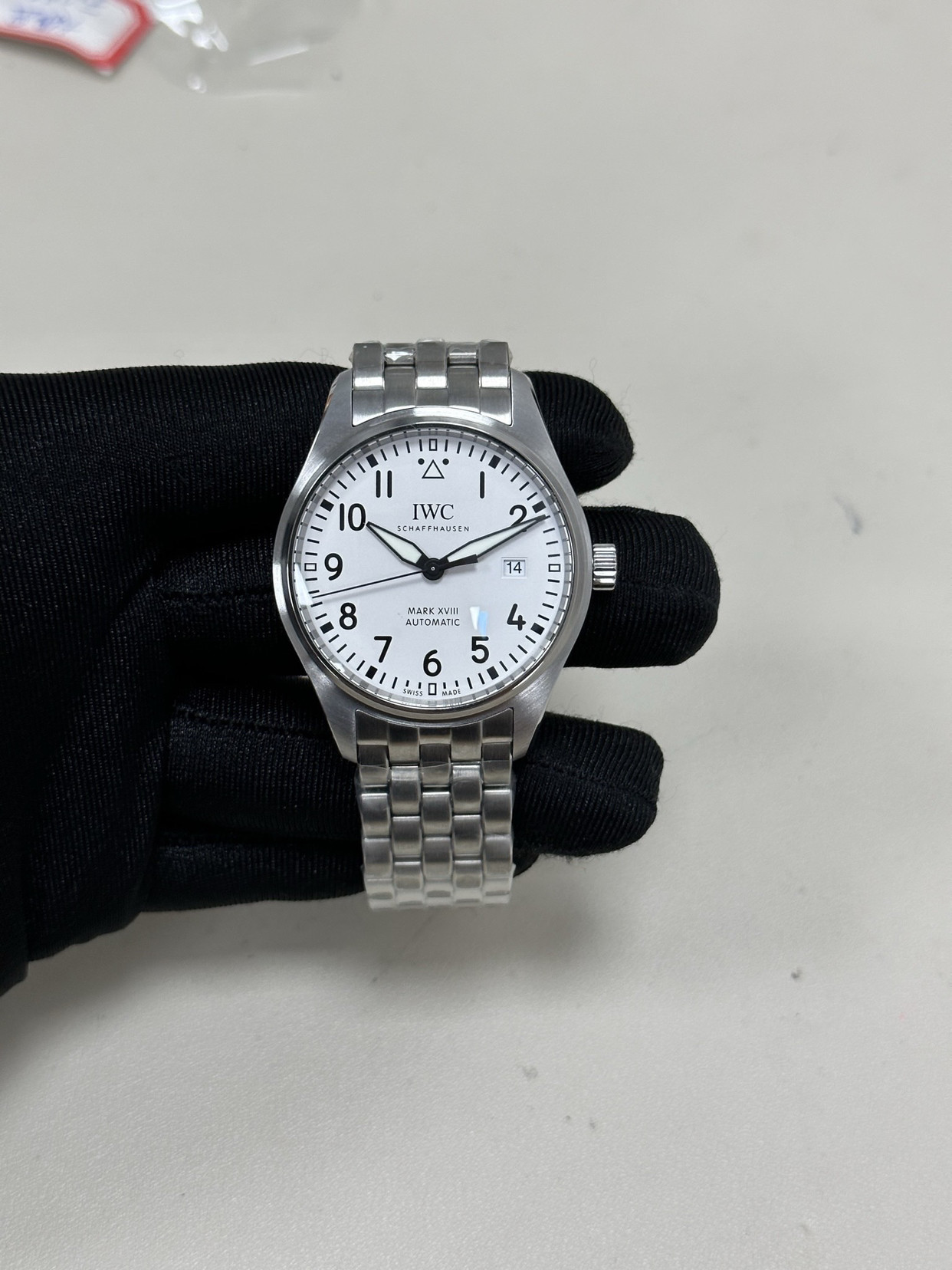 优雅驾驭天际：万国飞行员马克二十腕表当你抬起手腕，看到的不仅仅是一枚腕表，更是八十余年飞行精神的凝结