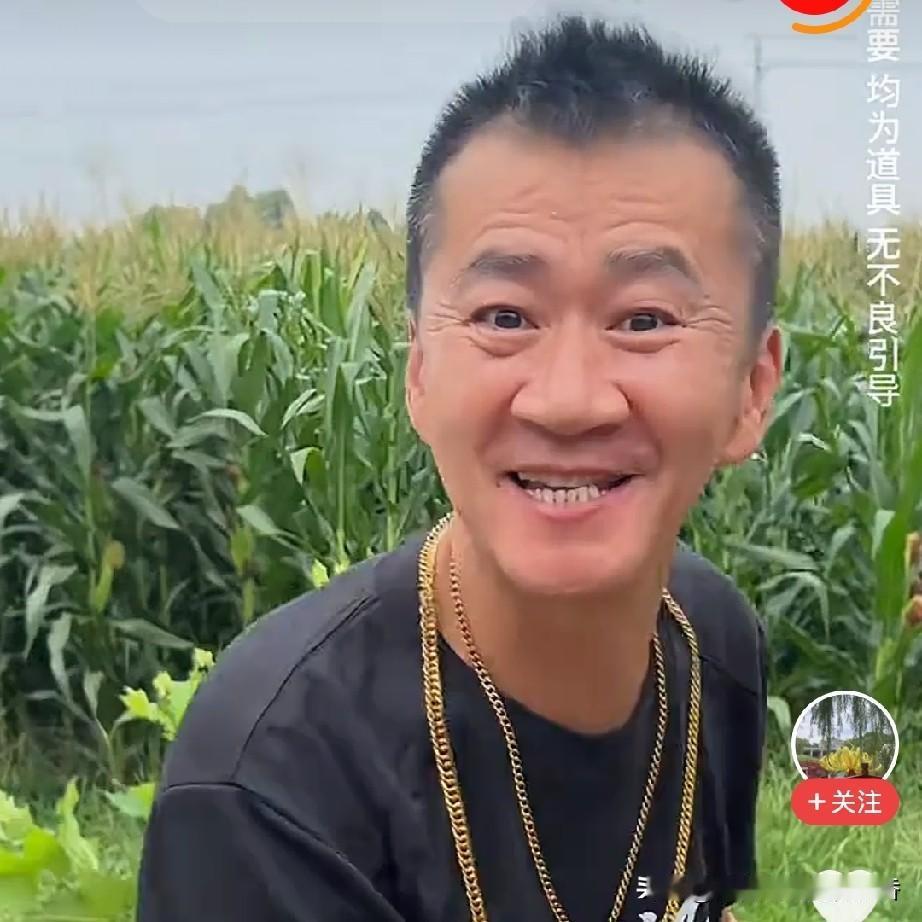 李嘉明和姐姐拍的段子太搞笑啦，内容如下：李嘉明和小月月来到姐姐家，给姐姐送了一