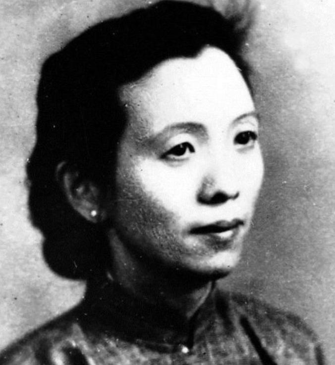 南京解放后，一个阔太太乘坐吉普车来到35军军部，对门口的守卫说：“我是陈修良，请