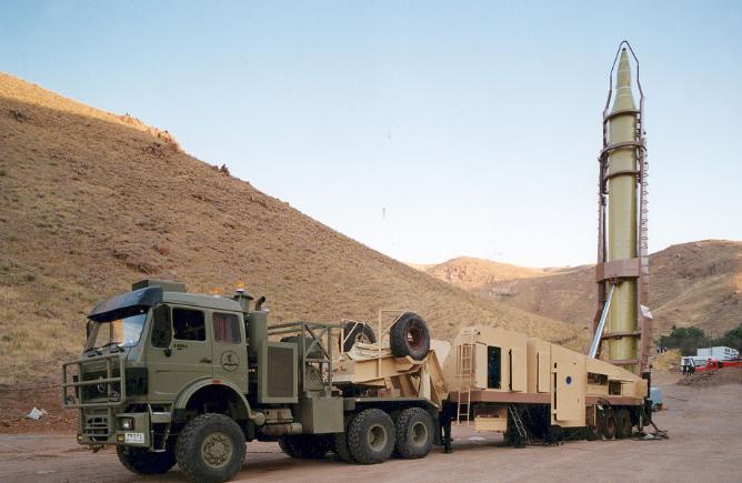 伊朗有点聪明，逐渐抛弃了固定式导弹发射井或者发射架，因为伊朗导弹一升空，美国就可