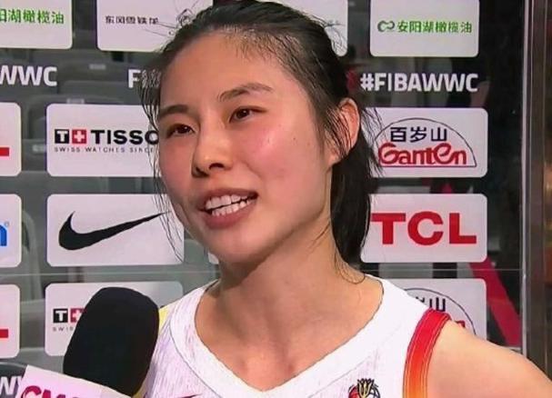 王思雨力挺张子宇！中国女篮新老交替展现希望，世界杯资格赛再下一城
