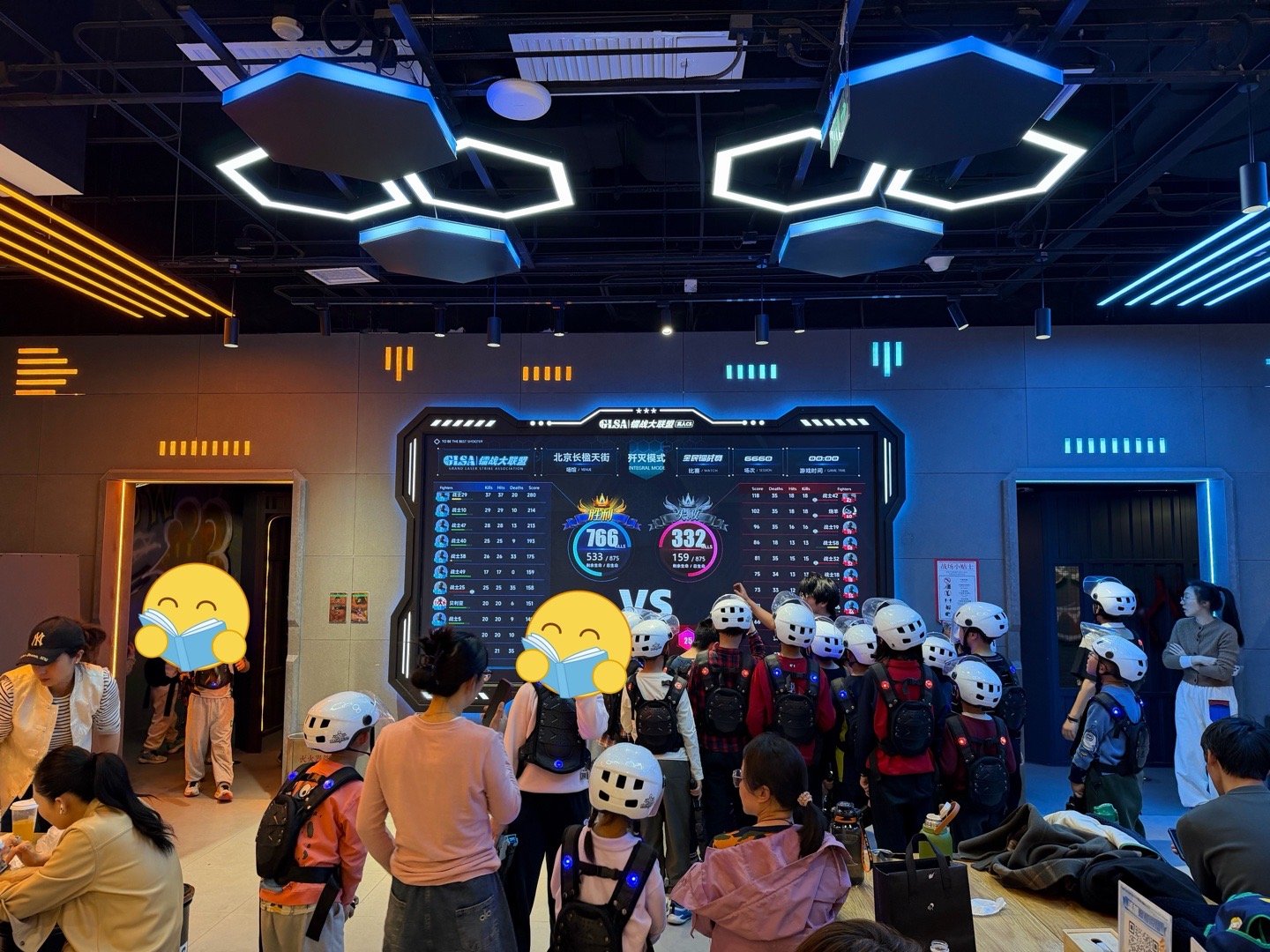 现在商场里居然还能打真人CS，非常受小朋友的欢迎。要是我小时候也有这种就好了，我