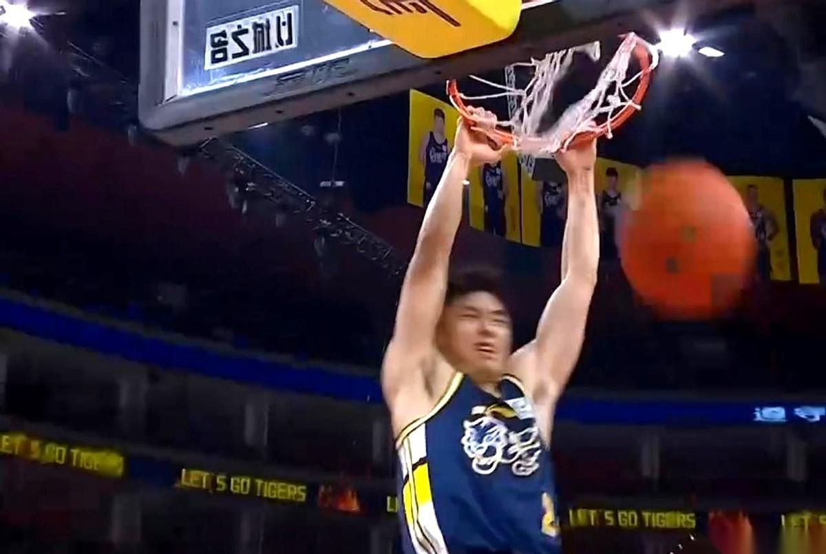 广东100-80赢了广厦，但这比分根本不是重点。重点是，其他球队的教练，看完这