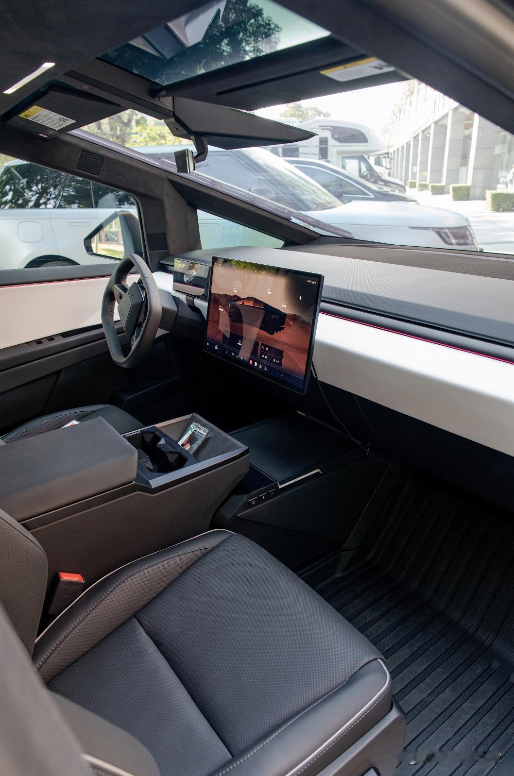 网友自改电车167度电池续航破千。刷到个汽车圈的瓜，有网友居然自己给纯电车加