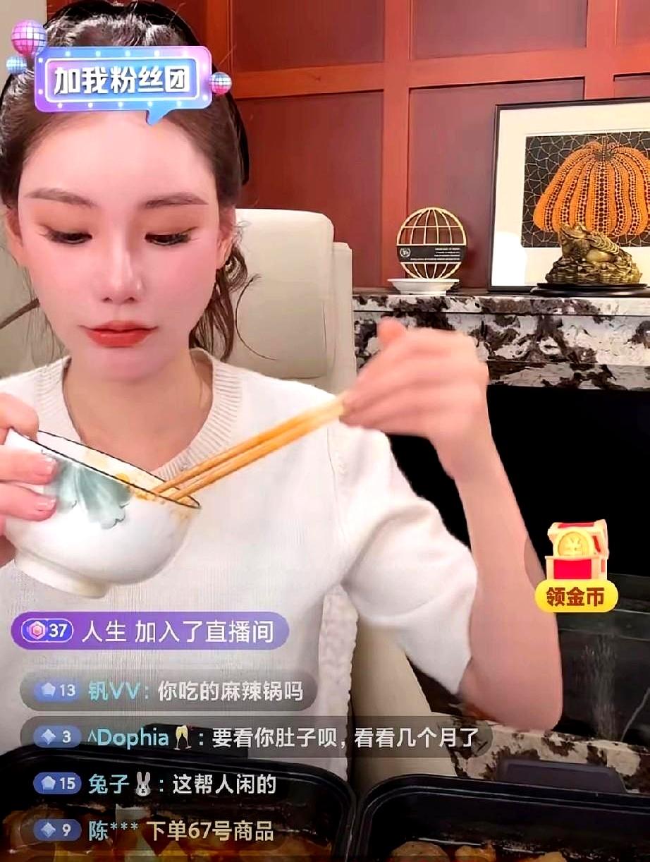 到现在，还有人质疑马晓梅是否怀孕，要看她的肚子！昨晚她直播的时候，就有网