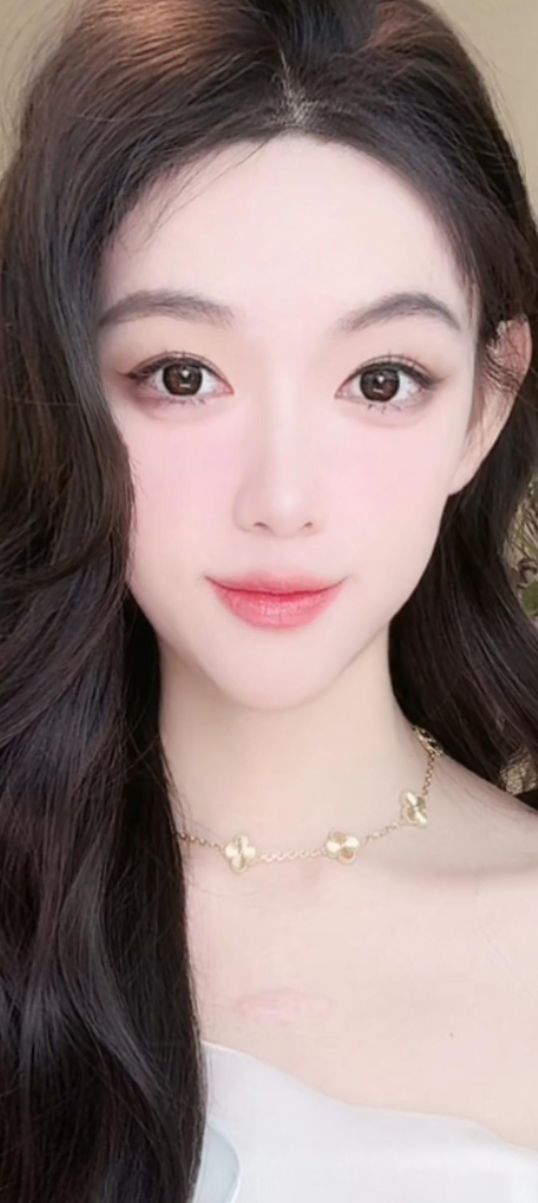 这姑娘看着真温柔啊！