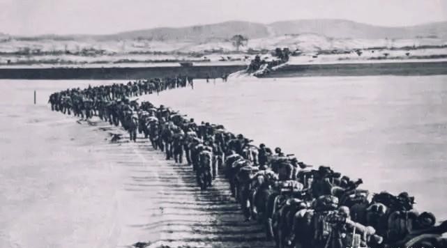 1950年10月1日，朝鲜领导人金日成向毛主席发出请求，希望中国能派兵支援朝鲜抵