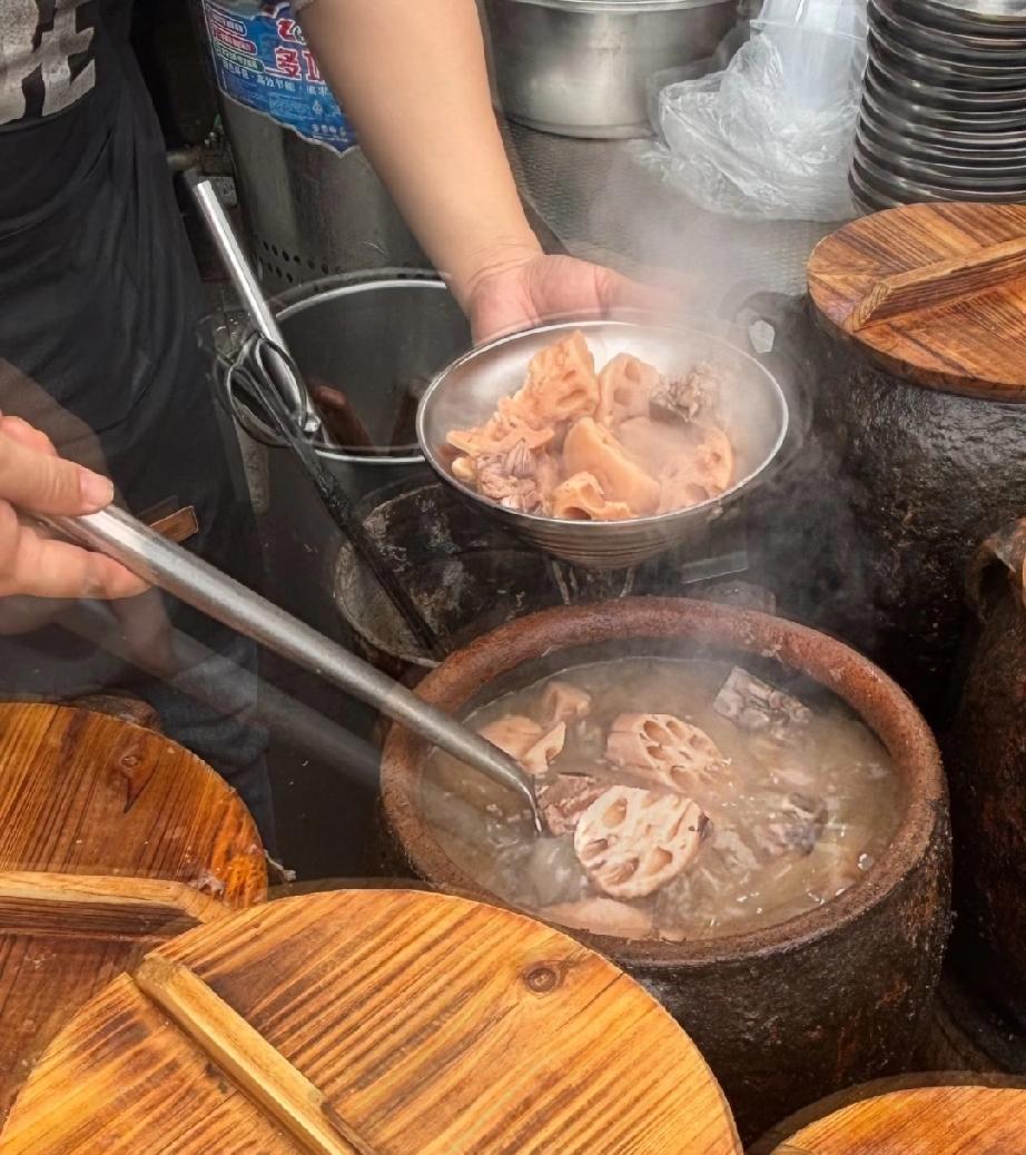 老公被武汉的美食又美破防了！没想到一个北方人居然能吃的爱上了他和同事听当地