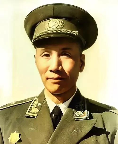 陈锐霆那晚没死，是算准了人会回来补刀。黄埔教过刺杀后必查气、必翻眼、必摸颈——他