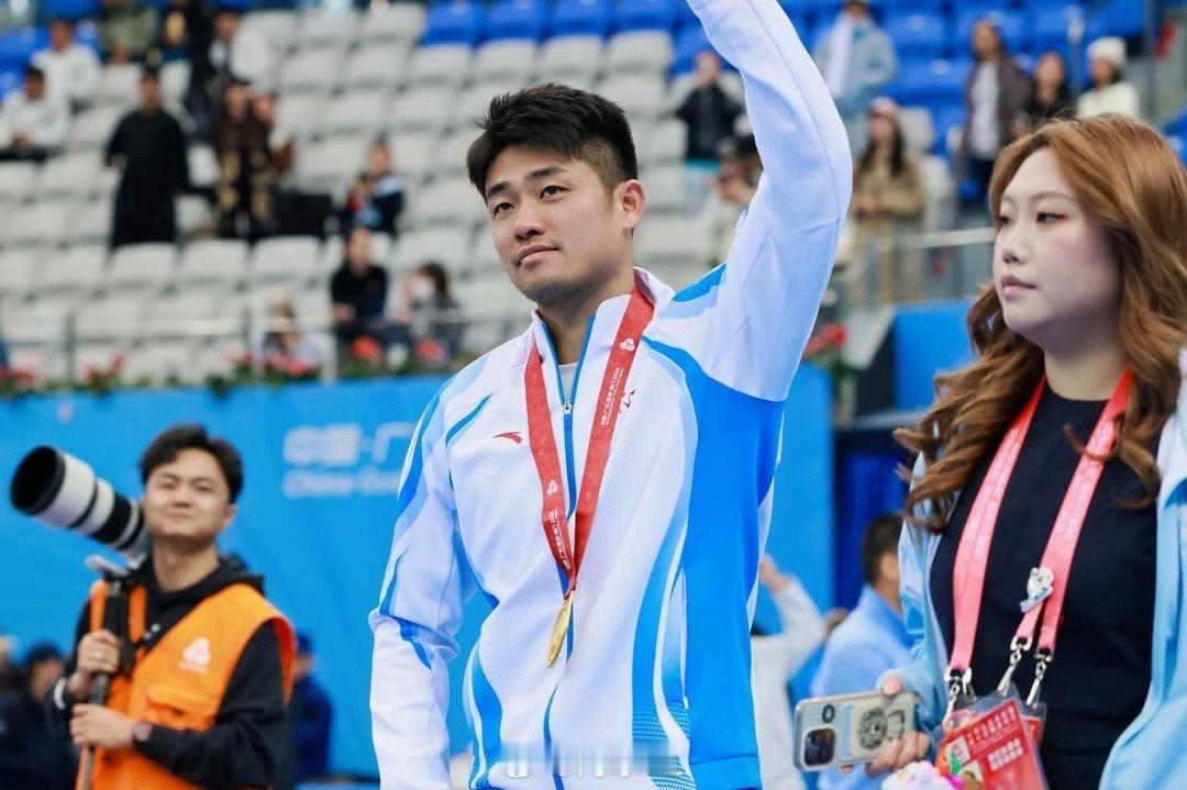 吴易昺分享全运会美图越看越帅，有没有？网球talking大会