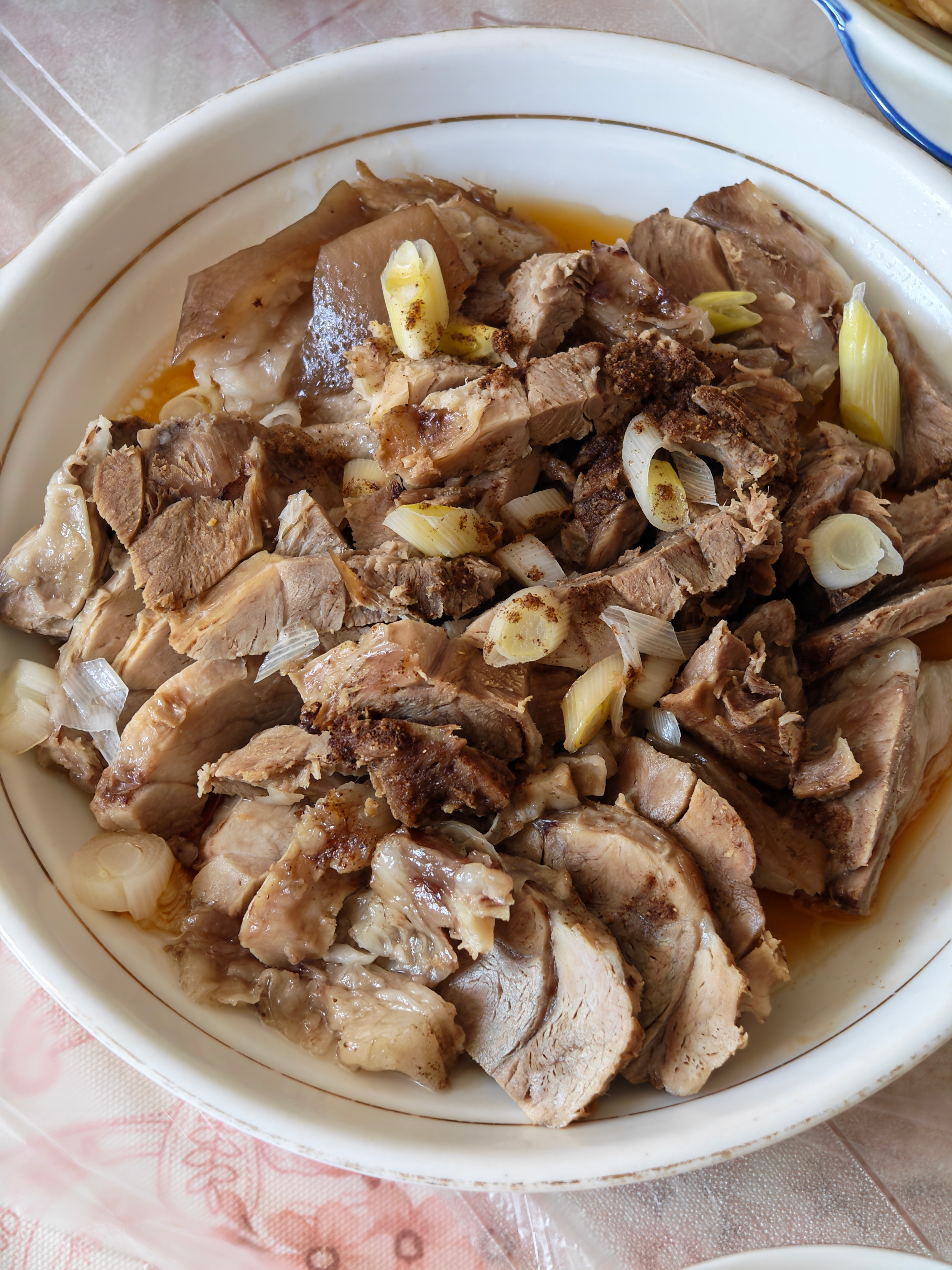 呼肘子肉是真香啊，嘎嘎过瘾