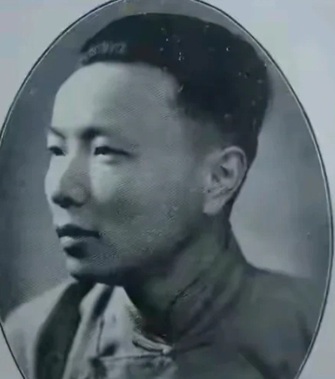 1927年，上海著名的算命先生韦石泉去世，坊间一片唏嘘，因韦石泉早对几位至交谈过