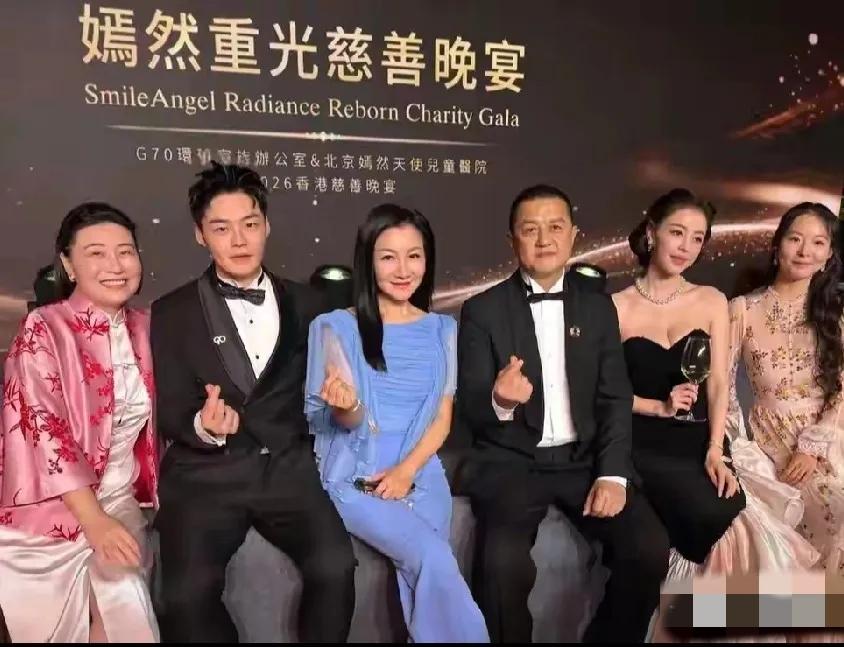 李亚鹏香港办宴，老友一个没来？说心里没点落差，估计没人信！大陆爱他不等于香港