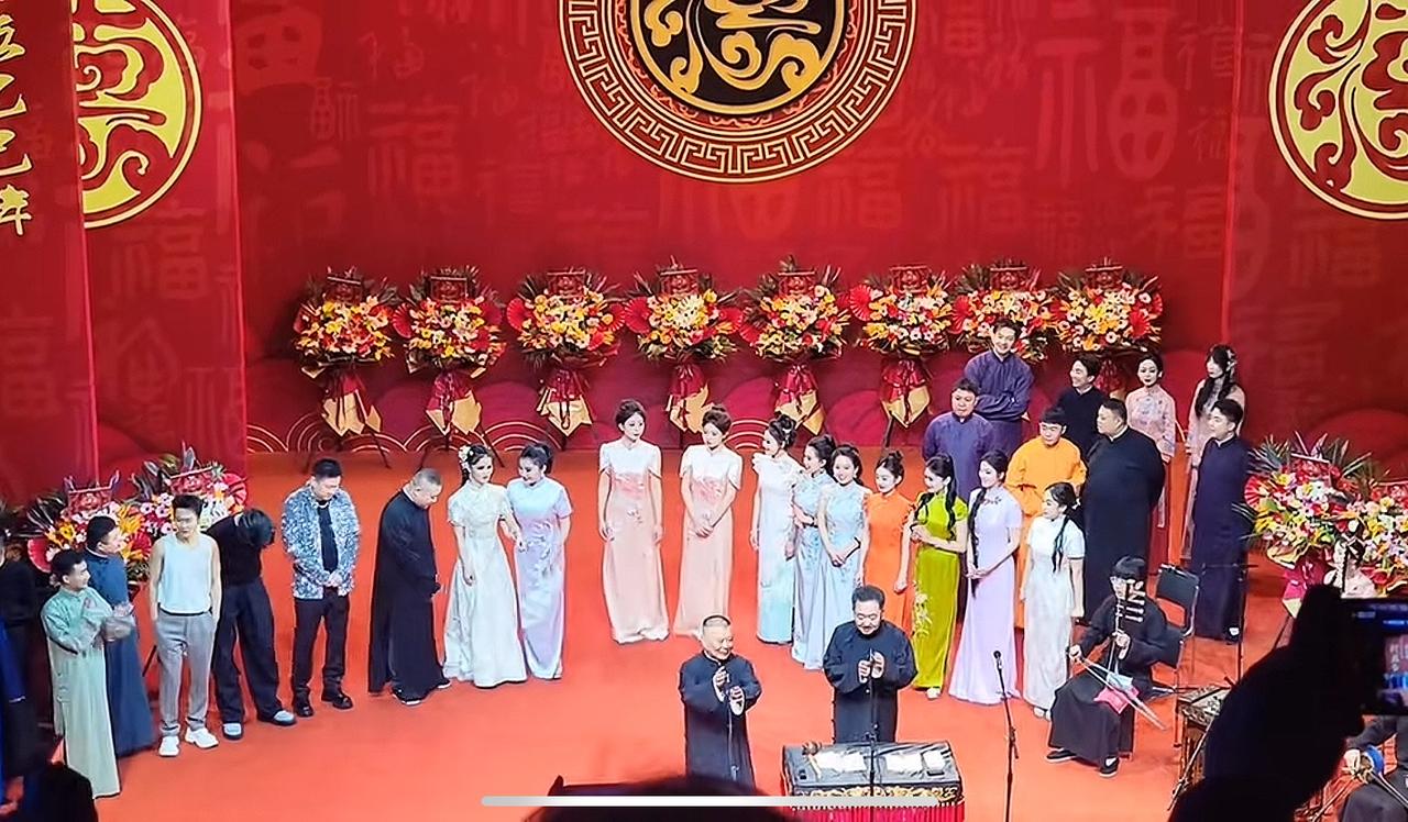 【岳云鹏在纲丝节这个举动，让很多相声同行汗颜，对此你怎么看？】近日，德云一哥岳