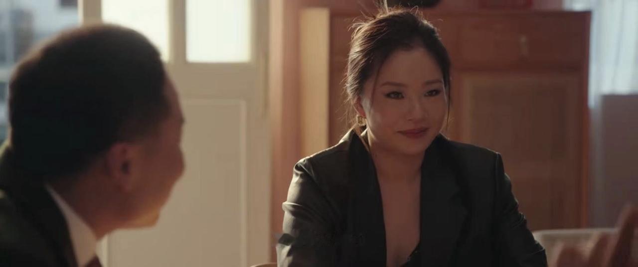 徐志胜在《四喜》里面是有效出演啊！剧中他和王菊相亲，开口闭口就说自己家有六套