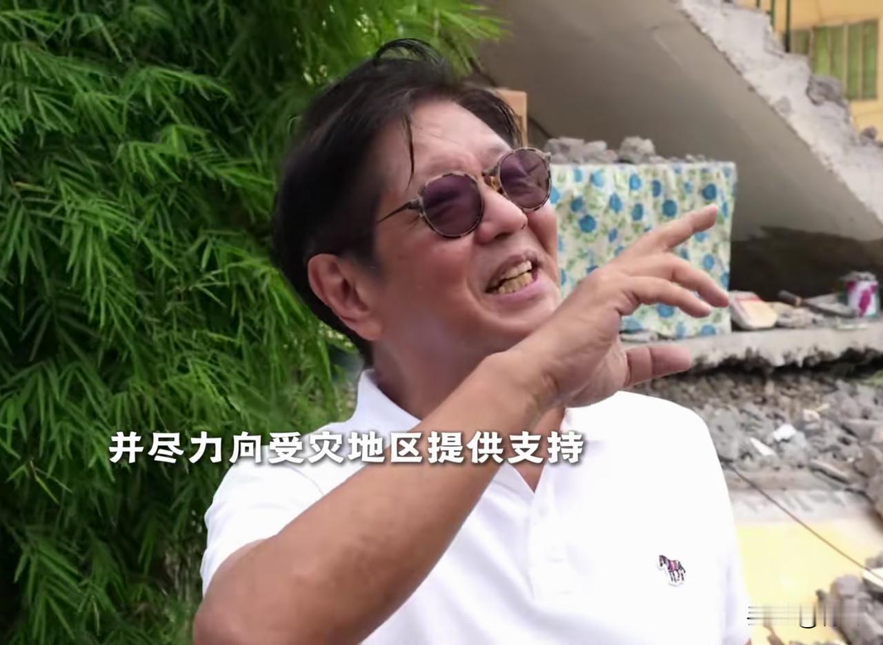 怎么乐成这个样子？菲律宾总统站在地震废墟前，一个劲傻笑6月10号当天，菲律宾总