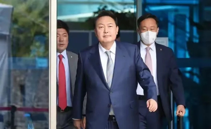 尹锡悦的亲信金成勋背叛致其成为阶下囚韩国前总统尹锡悦的警卫处次长金成勋的言辞一