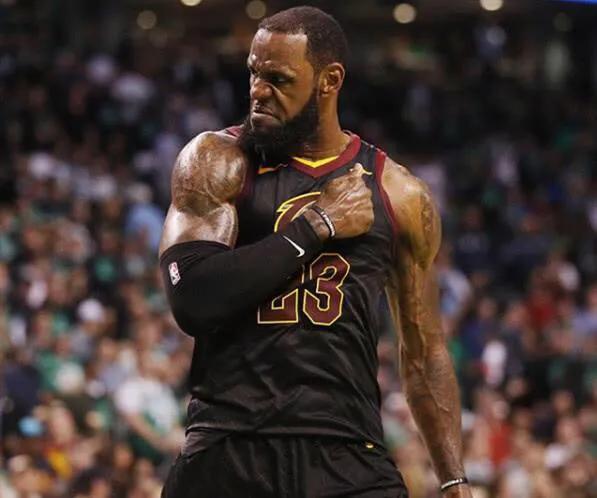 重磅：詹姆斯、字母哥确定下赛季携手加盟骑士！据报道，詹姆斯下赛季回归骑士，职