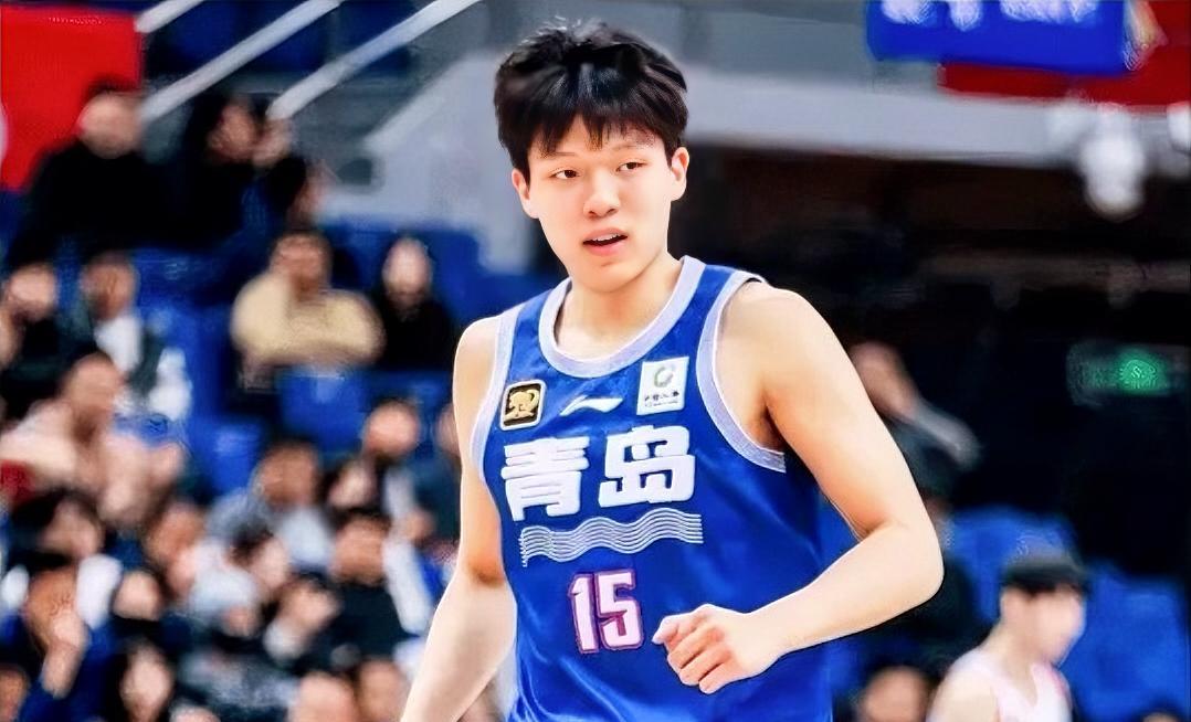 青岛与广厦的决战，直接影响杨瀚森能否进入NBA。胡金秋作为CBA本赛季常规赛本