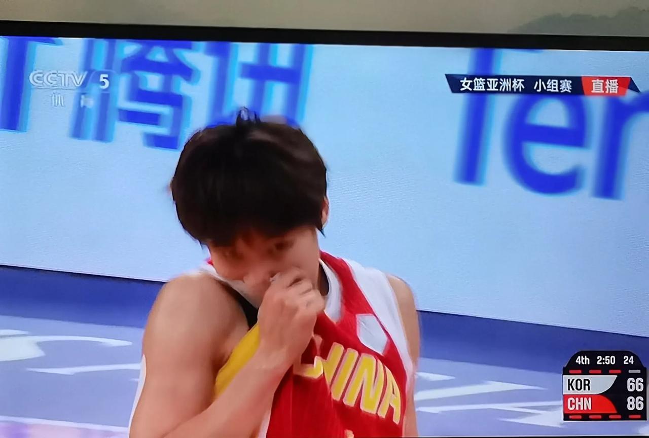女篮宫家军常见不套阵容浮出水面。一套双塔阵容，张子宇5号位，韩旭4号位，王思雨