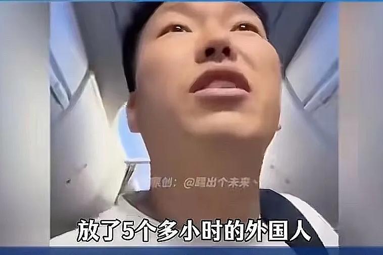 吃哪家的饭？端哪家的碗？问出了多少人的心里话。事情不复杂。一位新疆小伙坐国内