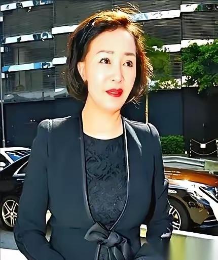 70亿遗产，三个争产的小三，一堆私生子，最后全军覆没，连个钢镚都没捞着！曾经风