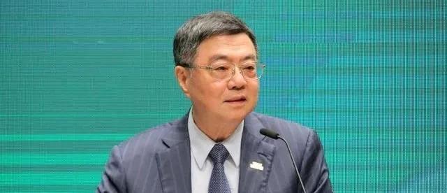 台湾地区行政机构负责人卓荣泰今天在记者会上多次嚣张批评国民党和民众党从不精算，只