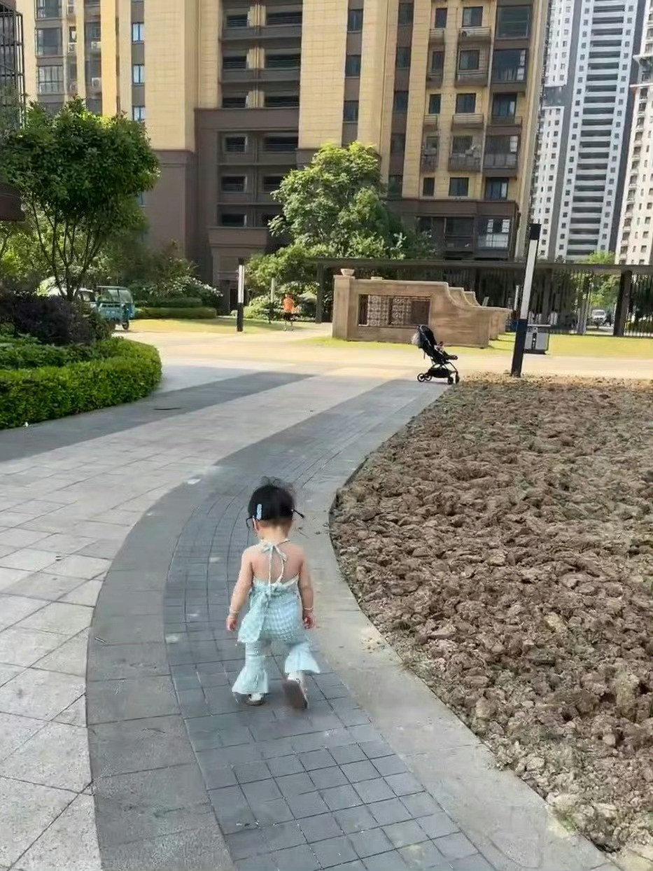 外婆说我给孩子买的衣服很怪