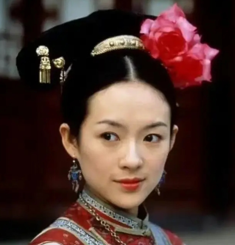 李安说：章子怡有着最好拍的脸。可是李安在拍卧虎藏龙时第一人选是舒淇，舒淇拒绝
