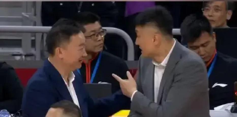 最后90秒，领先9分，杜锋突然换下主力。他赌的不是这场球，是广东未来90天