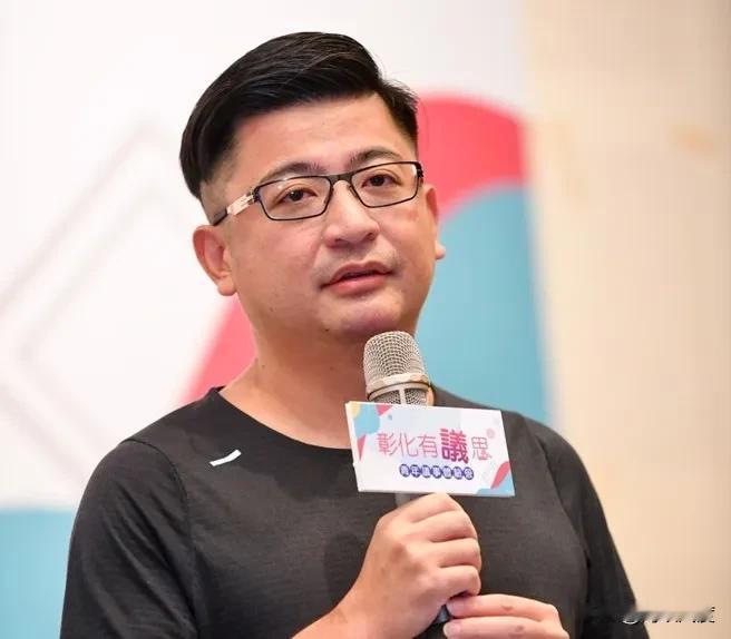 奇葩！那个挺郭台铭参加大选，在脸书声明退党的谢典林也要选国民党主席？不知用什么资