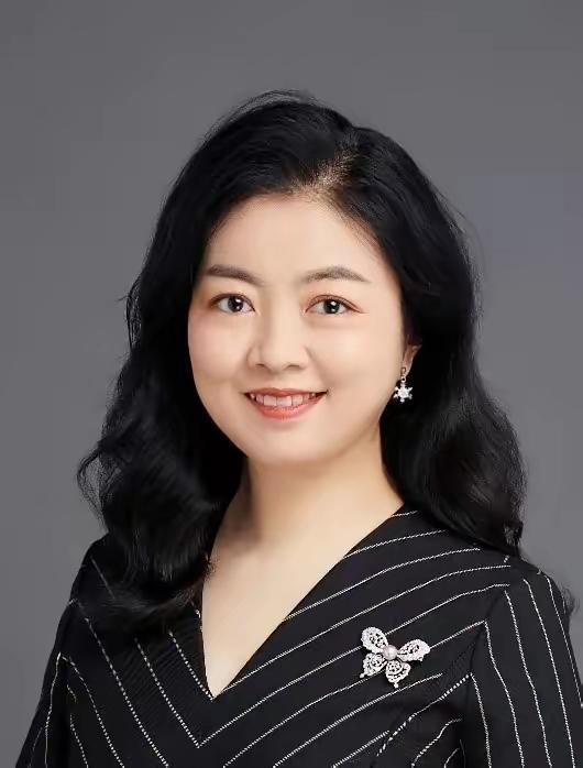 说起女科学家，你可能觉得是书呆子。但这位48岁的西电女副校长，偏不信这个邪。