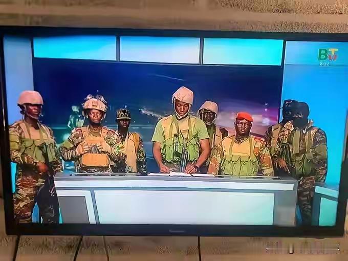 搞政变总共分几步？贝宁这伙军人给了我们答案，一共分三步。一，控制总统二，控制