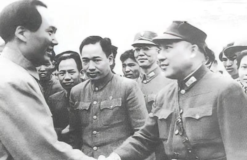 重庆谈判，换作是您，敢去吗？他就敢去！虽千万人吾往矣！伟人就是伟人，自有其强大