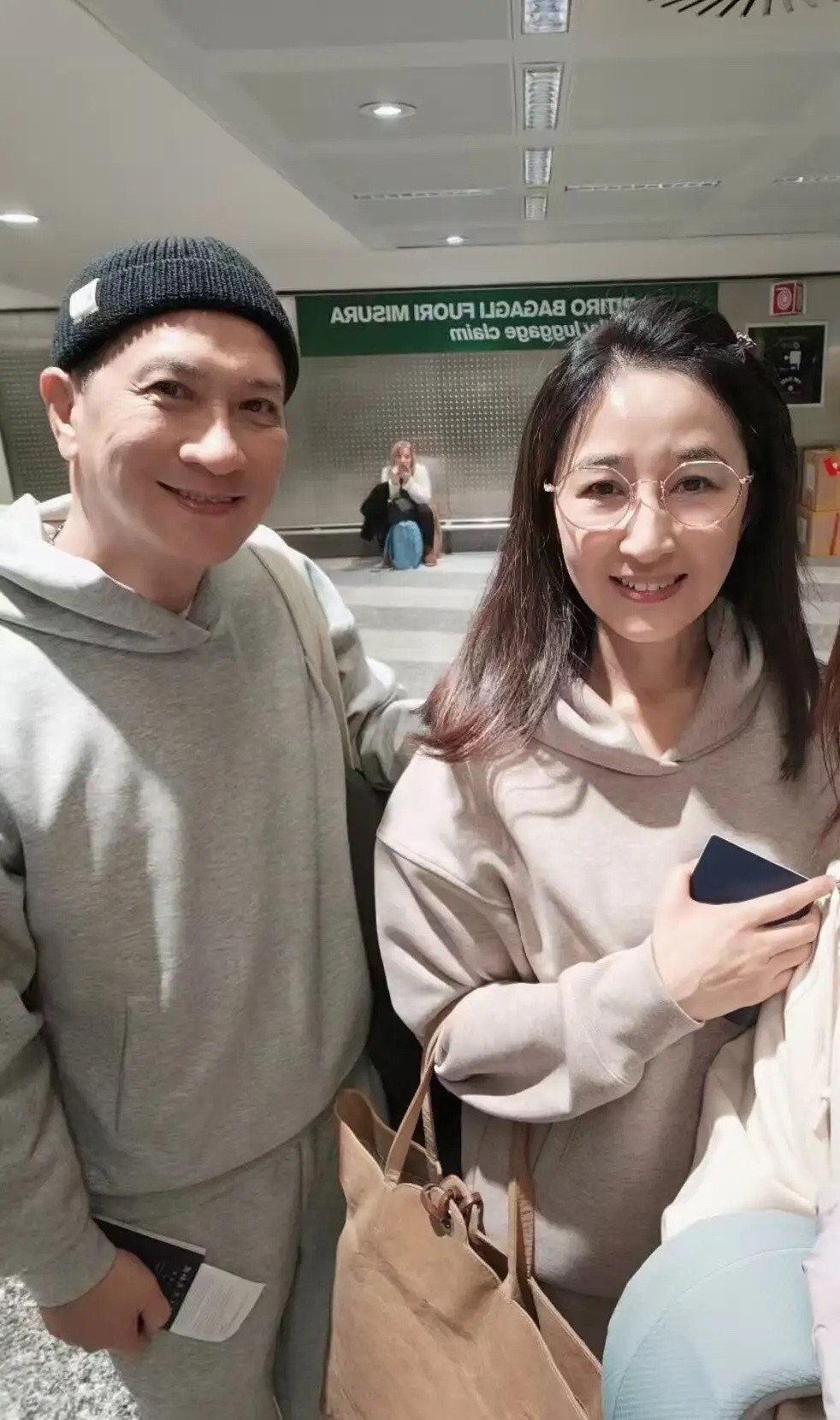 我朋友在机场偶遇了张家辉和关咏荷夫妇，她跟我说了一句大实话