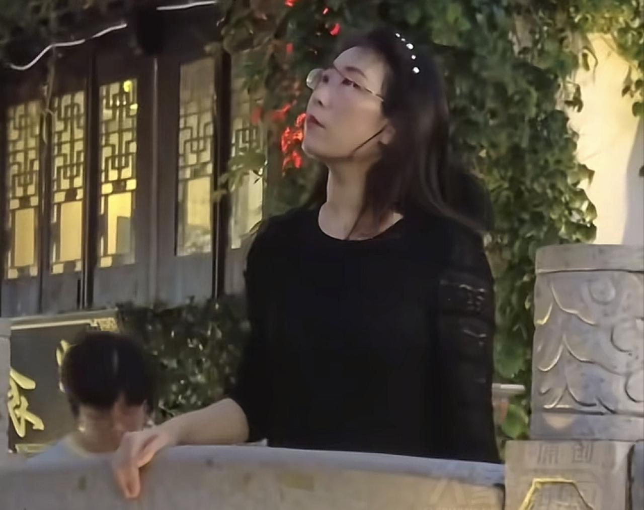 朱女士回应:“她是独生女”她没有社会关系没有经济地位没有谁会地位朱