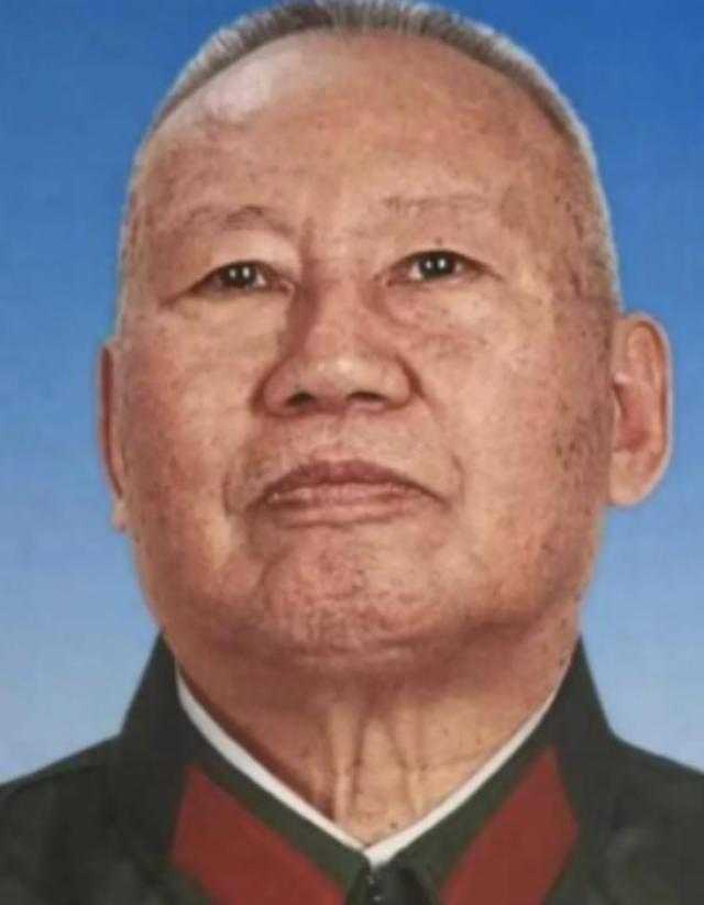 1978年，原空军副司令张积慧被撤职，被关了两年后，转业的他，到成都420厂当副