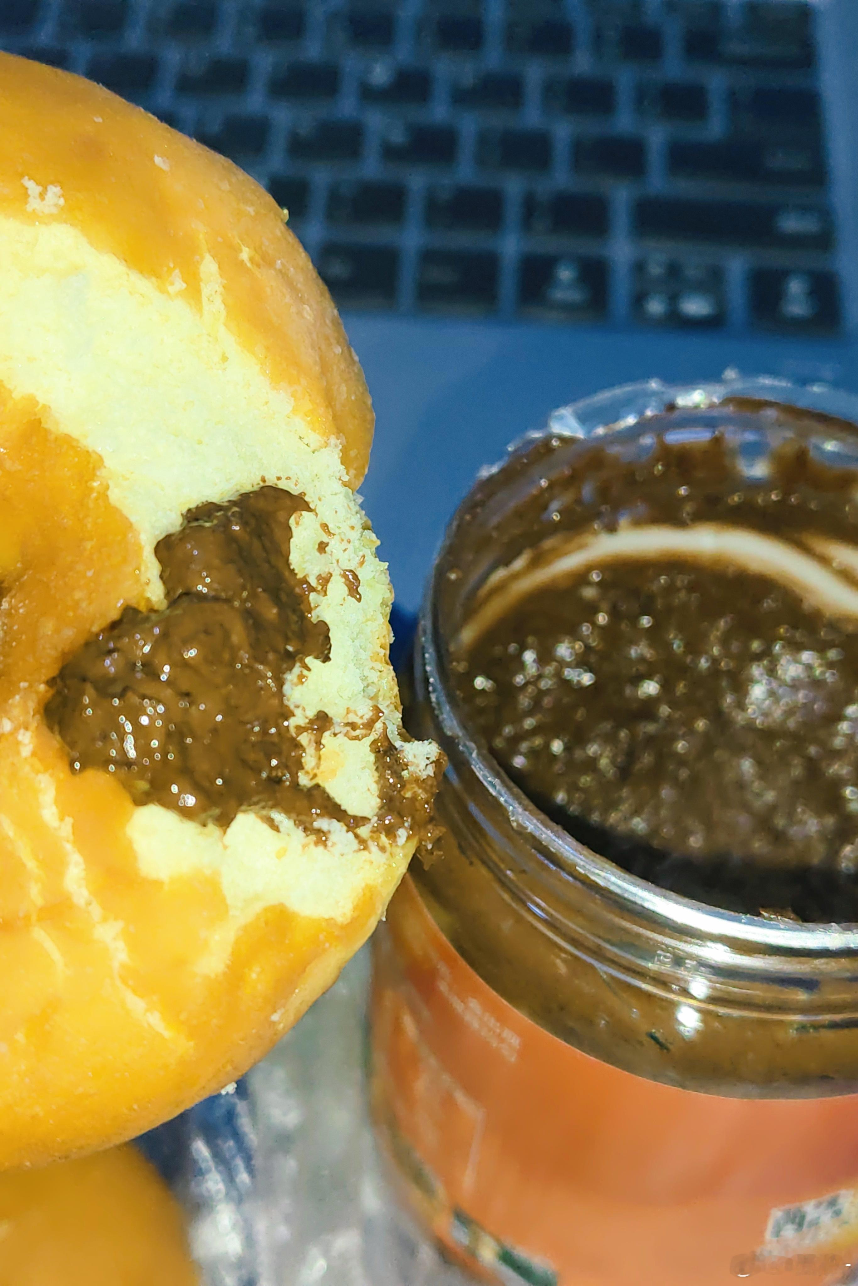 夜宵——致死量的巧克力酱搭配甜甜圈🍩​​​