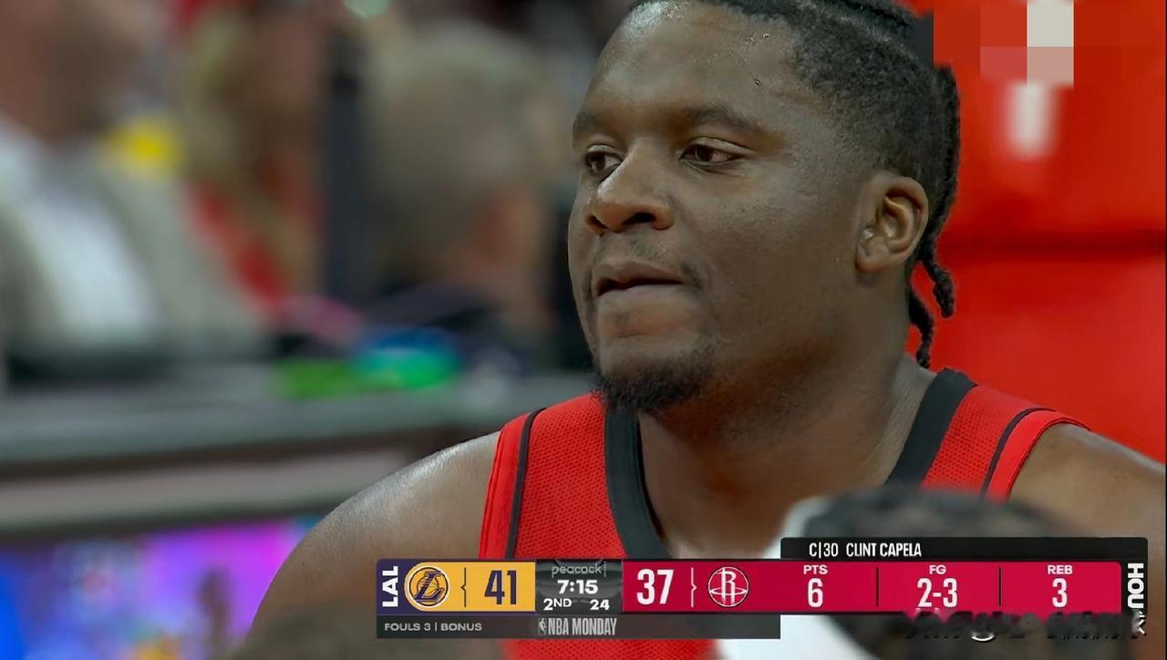 火箭中锋卡佩拉真是不负众望！虽然今天火箭在主场以92：100不敌湖人，但是卡佩拉