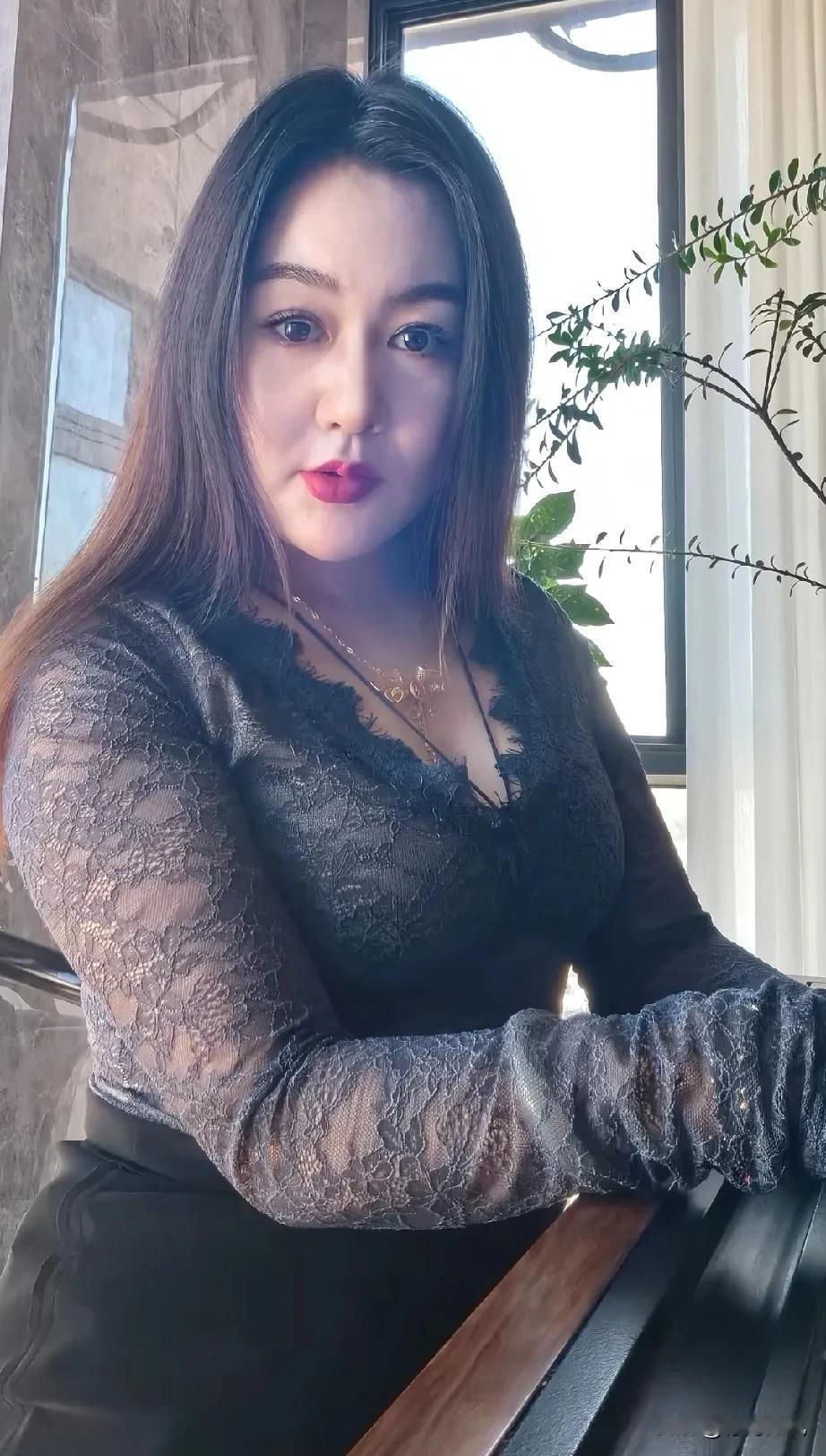 86年40岁在这”不三不四”的年纪活成的却“独一无二