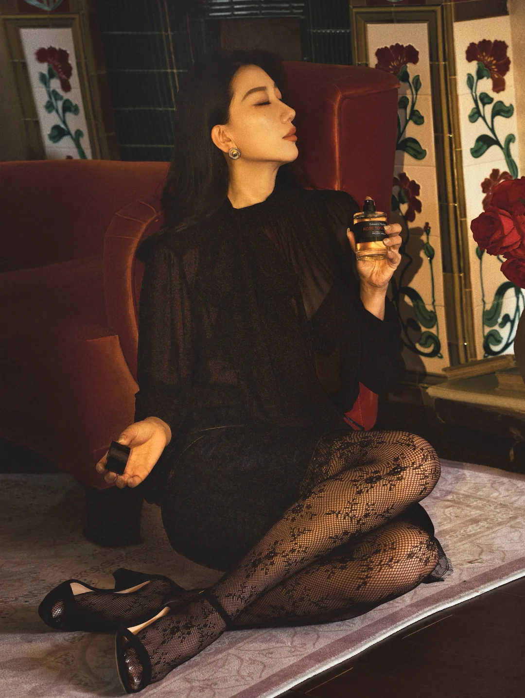 角落那窗口 闻得到玫瑰花香