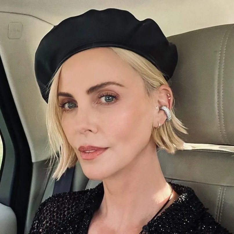 查理兹·塞隆在最近的采访中锐评甜茶：十年后AI可以取代提莫西的演员工作，但AI无