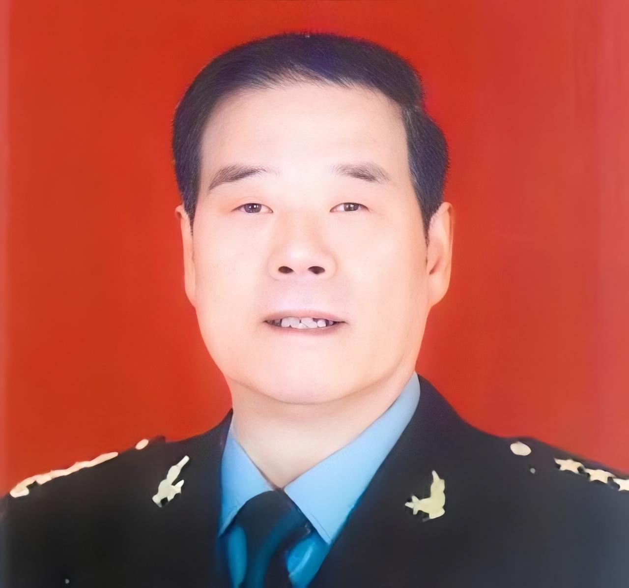 第一军的军长中，有两位先后担任了兰州军区司令员。第一位是傅全有上将，1983年