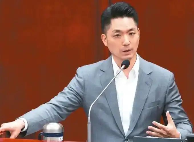 蒋万安是不是蒋介石后代这事儿，民进党居然主动闭嘴了！台媒爆出内部猛料，赖清德亲自