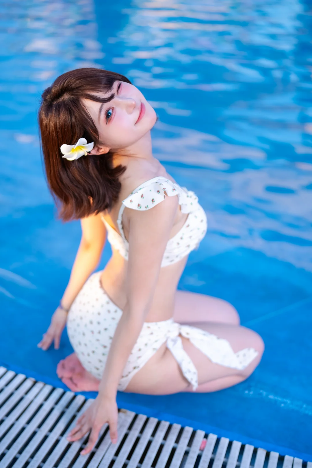 泡在泳池里的蓝色夏天🫧