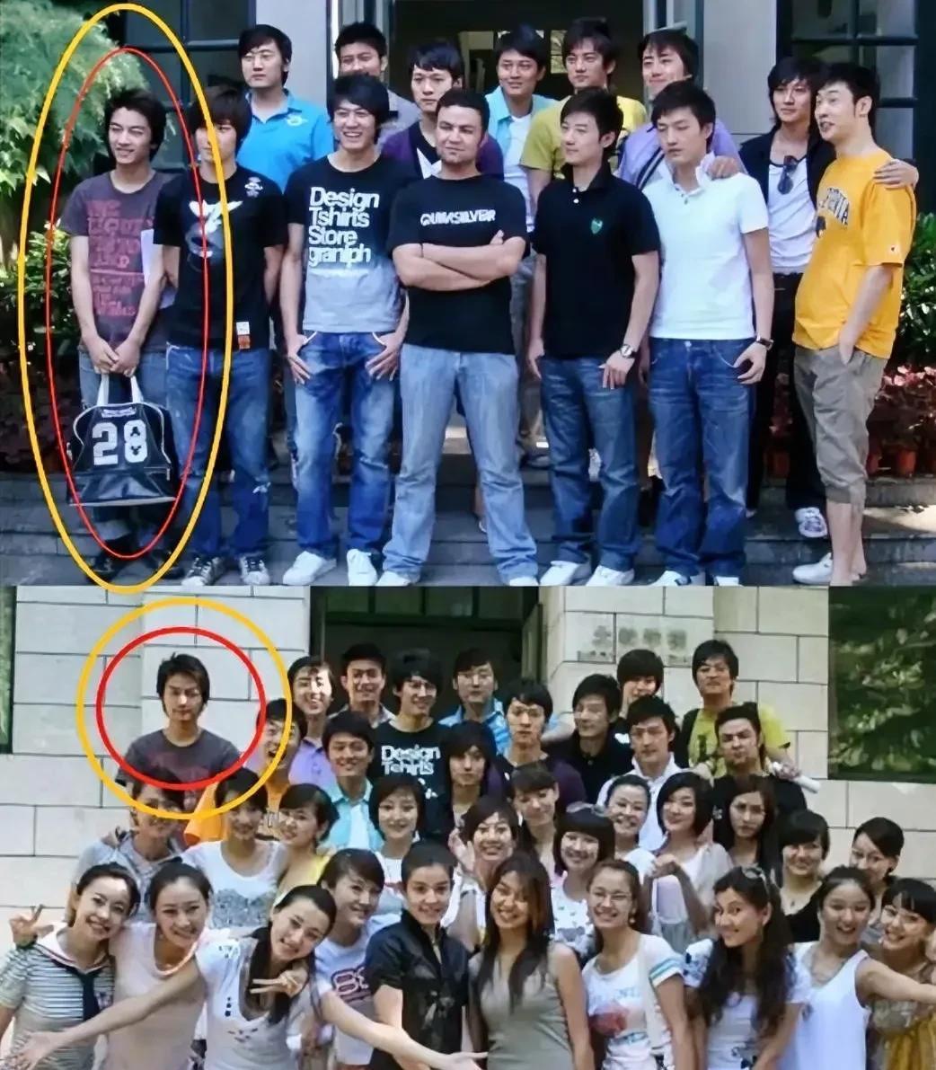 绝绝子，陈晓高中同学旧照曝光，青涩模样藏在人群中。青春气息扑面而来，那些一