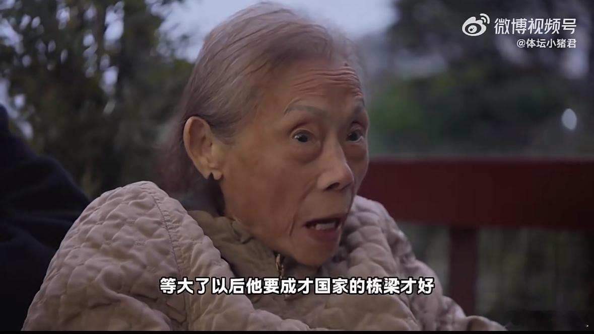 奶奶说谷爱凌长大后要成为国家栋梁谷爱凌的奶奶年纪大了，记忆严重下降，开始丢失记忆