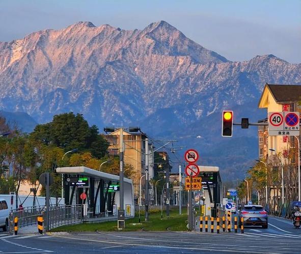 苏州和成都，未来谁的发展更好！苏州作为地级市经济发展的佼佼者，其表现一直在城